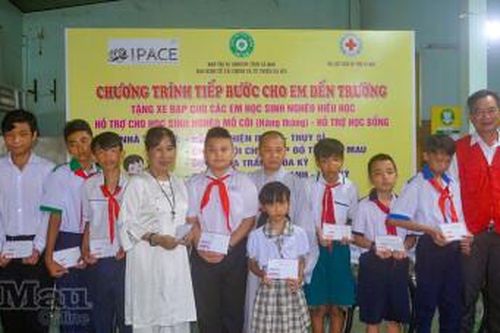 Ra mắt dự án 'Chữ thập đỏ - Tiếp bước em thơ'