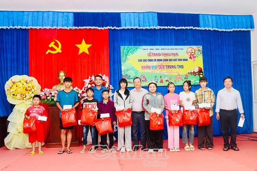 Ấm áp Trung thu ở khu lưu cư phường An Xuyên