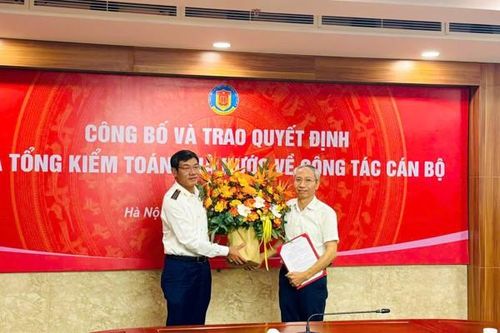 Trao Quyết định nghỉ hưu cho đồng chí Đỗ Quang Hưng