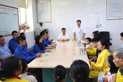 Chi đoàn Kiểm toán nhà nước khu vực XI mang Tết Trung thu đến với các bệnh nhân nhi Thanh Hóa