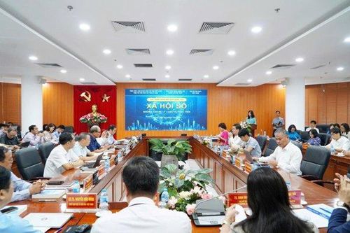 Phát triển xã hội số phải lấy con người làm trung tâm