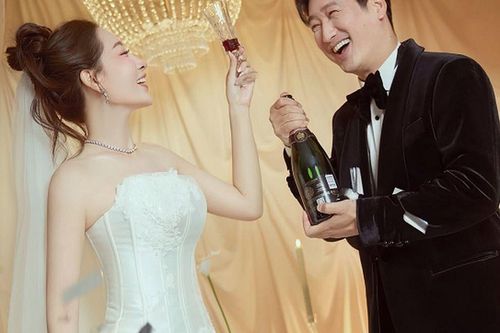 Cưới lần 3 ở tuổi 46, nam NSƯT VTV nói một câu khiến cô dâu kém 7 tuổi xúc động: 'Vai anh muốn diễn lâu nhất là làm chồng em'