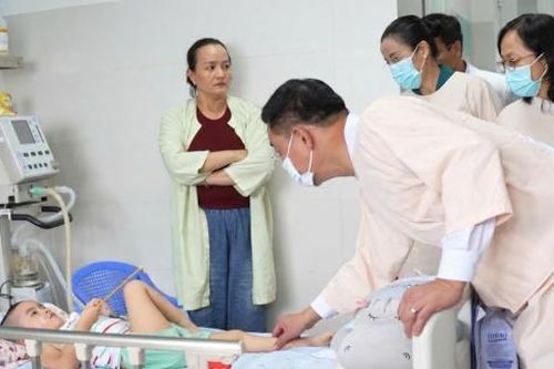 Lãnh đạo Đà Nẵng thăm trẻ em điều trị, nuôi dưỡng nhân Tết Trung thu