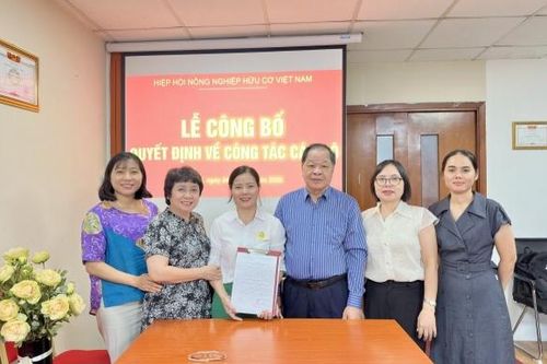 VOAA trao quyết định bổ nhiệm Phó Giám đốc Trung tâm Nghiên cứu, chuyển giao và Dịch vụ công nghệ sinh học hữu cơ