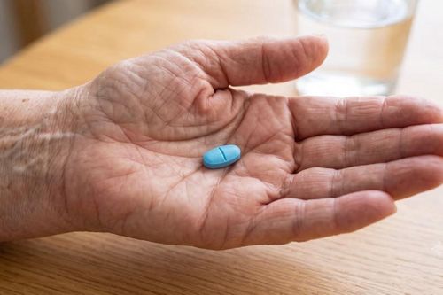 Cấp cứu lúc nửa đêm sau 2 năm lệ thuộc vào 'viên thuốc màu xanh'