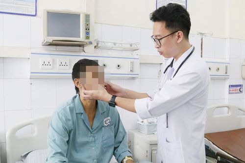 Tự uống thuốc chữa xơ gan, người đàn ông suy gan nặng, chỉ số vàng da gấp 42 lần