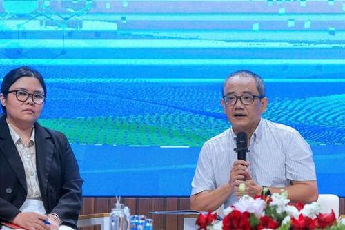 Nữ công nhân môi trường: Khi 'gánh nặng kép' bào mòn sức khỏe