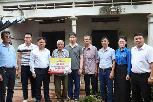 Xã Tiến Thắng trao kinh phí hỗ trợ xây nhà Đại đoàn kết năm 2026