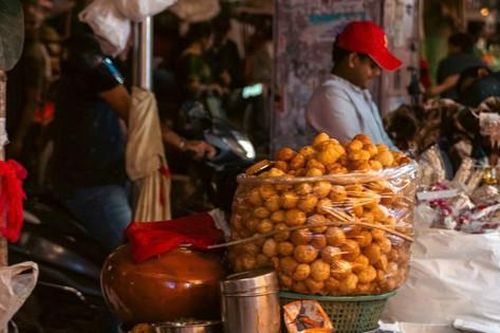 Ấn Độ xem xét hạn chế đồ ăn vặt quanh trường học