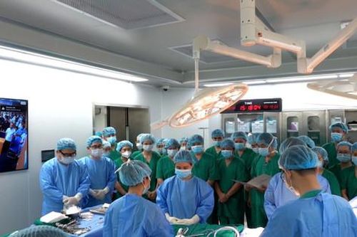 Xúc động tiễn đưa nữ cán bộ Bệnh viện Xanh Pôn hiến tạng cứu sống nhiều bệnh nhân nguy kịch