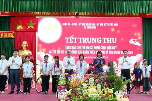Mùa trăng yêu thương của thiếu nhi Tam Hưng