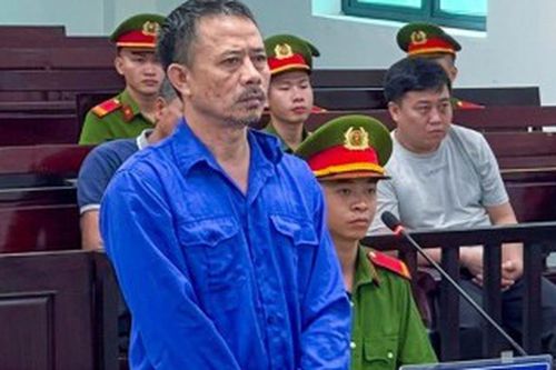 Người đàn ông nổi điên cầm kéo đâm bạn chung phòng trọ tử vong