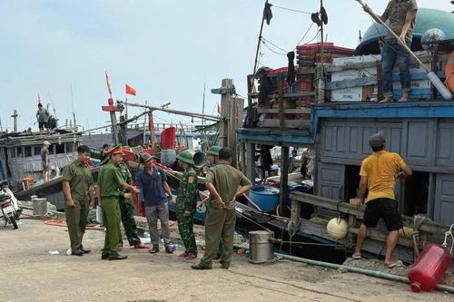 Tàu thuyền tránh trú mùa mưa bão, những nguy cơ nào cần kiểm soát?