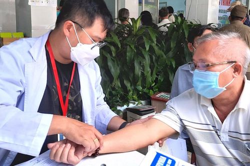 TPHCM: Tăng cường ngay 81 bác sĩ luân phiên về trạm y tế