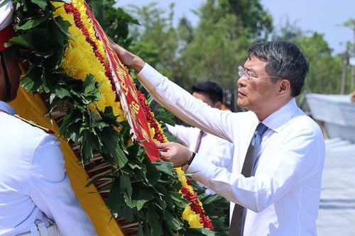 Thủ tướng Lê Minh Hưng dâng hương tại Bến K15 Đồ Sơn