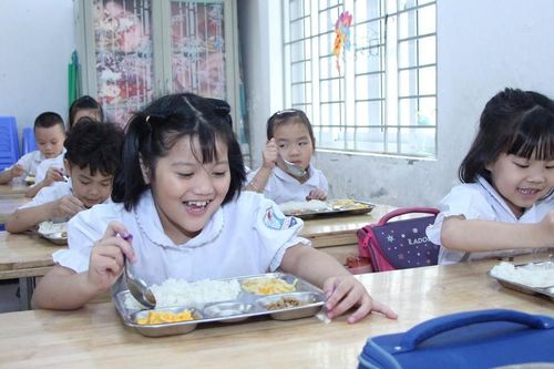 Thực đơn bán trú cân bằng dinh dưỡng phải có các món gì?
