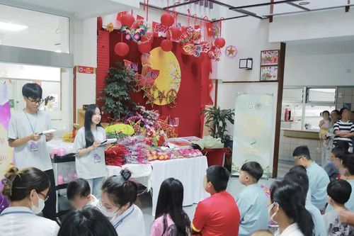 Học sinh THPT Việt Đức 'Dệt Mộng Đêm Rằm' Trung thu tại Bệnh viện Bạch Mai