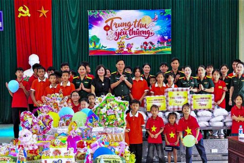 Trung thu đặc biệt ở Làng trẻ em mồ côi Hà Tĩnh