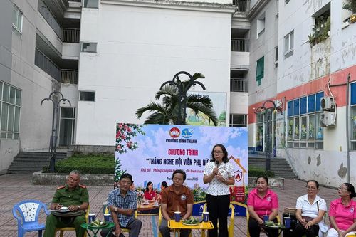 Nghe dân nói để gần dân hơn