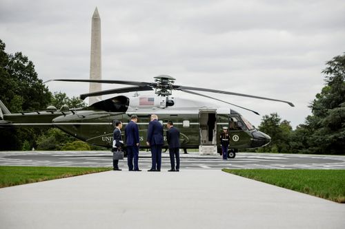 Ông Trump mời ông Tập lên tham quan Marine One