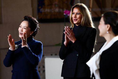 Bà Melania và bà Bành Lệ Viên nghe hát tại bảo tàng ở Mỹ