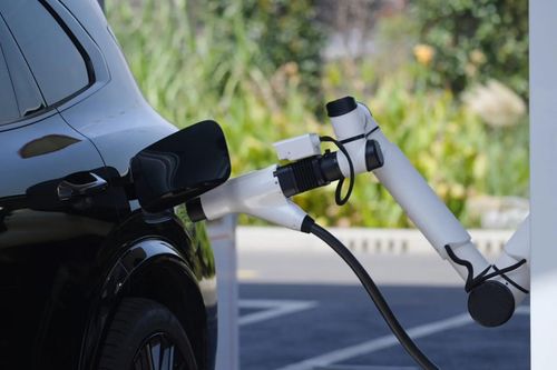Sạc siêu nhanh của Geely ra mắt - công suất 2.250 kW, nhanh hơn BYD