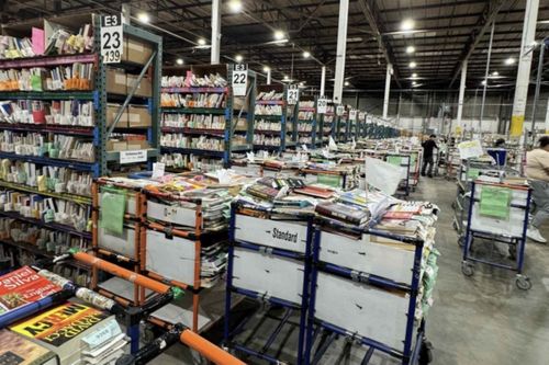 Ai 'tuồn' 50 tấn sách từ Nhật Bản sang Mỹ?