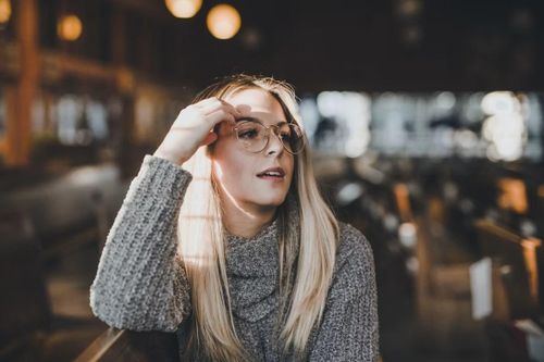 Vì sao bạn bỗng quên tên một người rất quen?