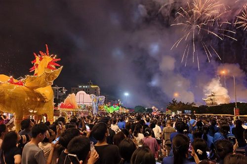 Ninh Bình: Toàn cảnh 'biển người' tham dự Trung thu 2026
