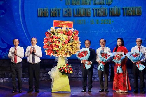 Nhà hát Cải lương Trần Hữu Trang:50 năm giữ lửa sân khấu truyền thống