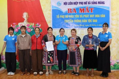 Phụ nữ Dao ở Sủng Máng gìn giữ nghề thêu truyền thống