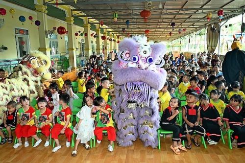 Mùa trăng đong đầy yêu thương nơi biên giới