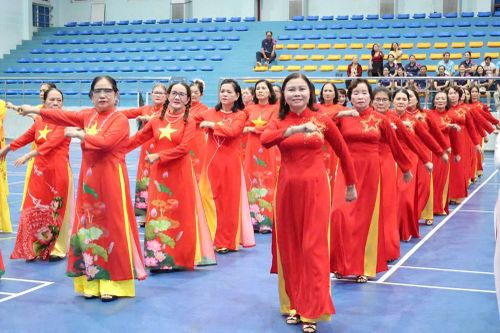 Sôi nổi sân chơi thể thao của người cao tuổi Quảng Ngãi