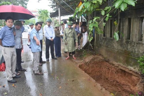 Quảng Trị: Xuất hiện hai hố sụt nguy hiểm