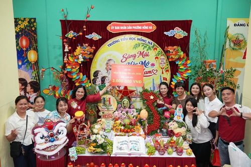 Thiếu nhi vui Tết Trung thu khắp phố phường Hà Nội