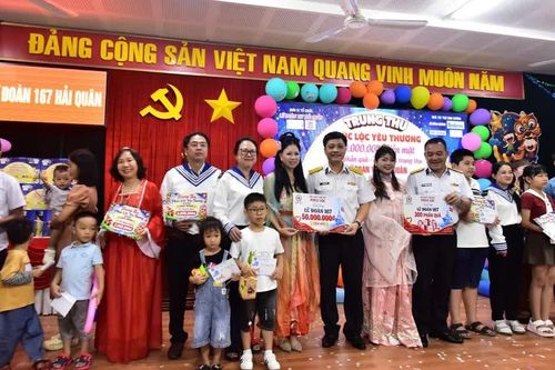 Vui Tết Trung thu dưới mái nhà Lữ đoàn 167: 'Phúc Lộc yêu thương' nối dài niềm tự hào người lính biển