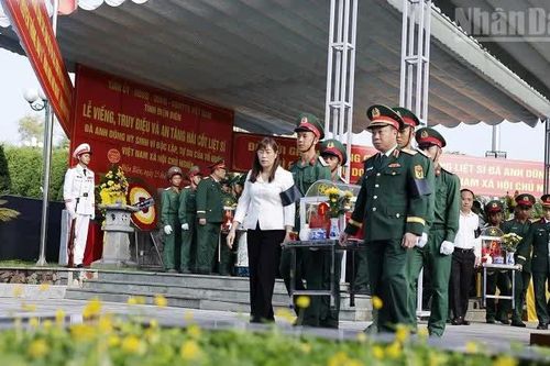 Điện Biên truy điệu, an táng 10 hài cốt liệt sĩ hy sinh trong Chiến dịch Điện Biên Phủ