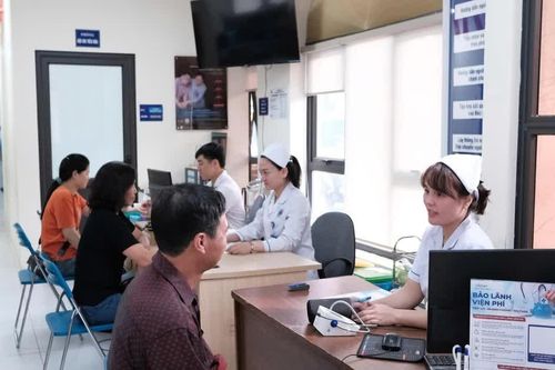 Tự đi khám bảo hiểm y tế trái tuyến: 50% mức hưởng được tính thế nào, thuốc có được thanh toán?