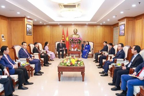 Đồng chí Bùi Thị Minh Hoài tiếp Đoàn đại biểu cấp cao Hội liên hiệp Thanh niên Campuchia