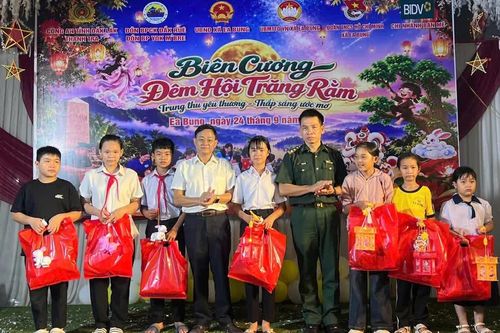 Rộn ràng Tết Trung thu ở các xã vùng biên giới Đắk Lắk