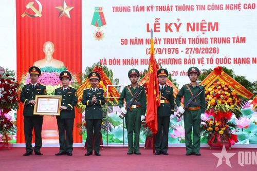 Trung tâm Kỹ thuật Thông tin Công nghệ cao, Binh chủng Thông tin liên lạc: Đón nhận Huân chương Bảo vệ Tổ quốc hạng Nhất