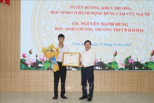 Ninh Bình: Khen thưởng nam sinh lớp 11 dũng cảm cứu hai em nhỏ rơi xuống sông