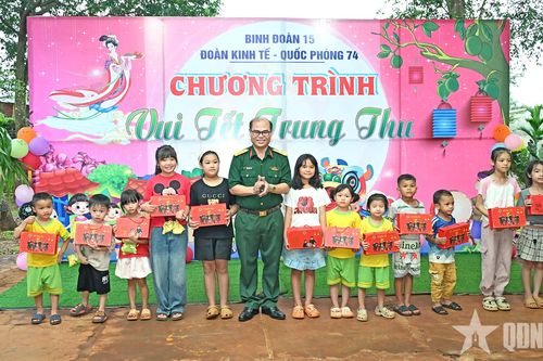 Mang Tết Trung thu đến với trẻ em Tây Nguyên