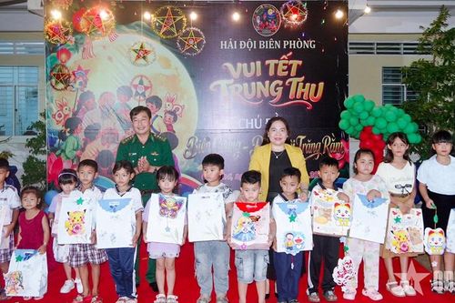 Cần Thơ: Ấm áp 'Biên cương Đêm hội Trăng rằm' tại khu vực biên giới