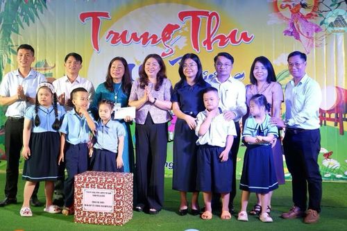 Ấm áp Trung thu dành cho trẻ em có hoàn cảnh khó khăn