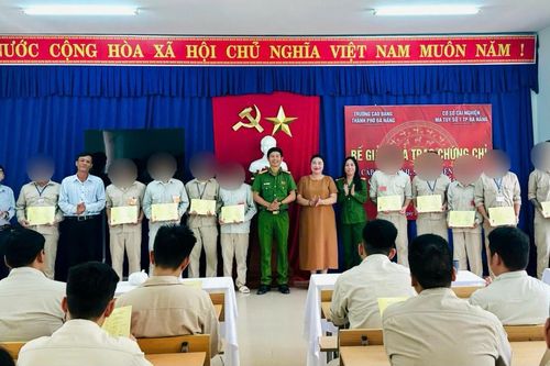 Trao chứng chỉ nghề cho 70 học viên cai nghiện