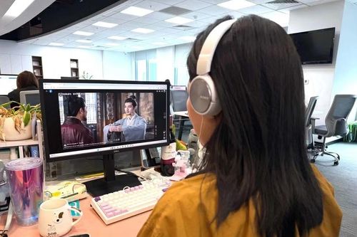 Thức xuyên đêm, đi làm muộn vì 'cày' phim AI
