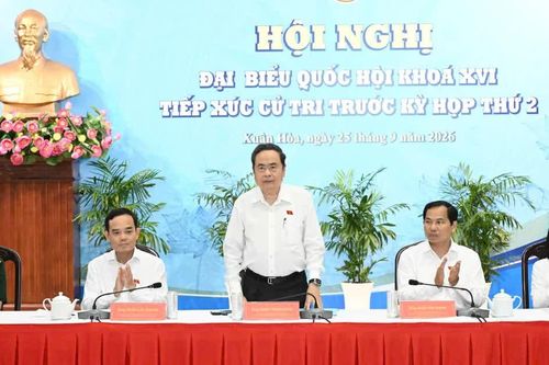 Chủ tịch Quốc hội Trần Thanh Mẫn tiếp xúc cử tri tại TPHCM