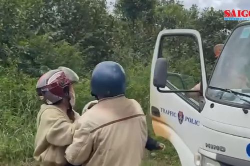 CSGT Lâm Đồng kịp thời đưa cháu bé bị co giật đi cấp cứu