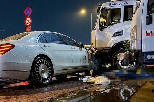Ô tô tông hàng loạt xe trên đường Đỗ Mười, 1 người chết